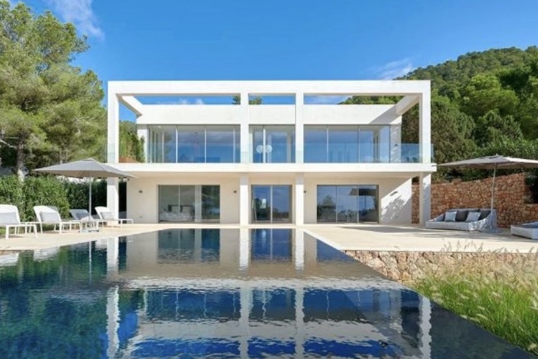 Witte villa met zwembad in San José, Ibiza