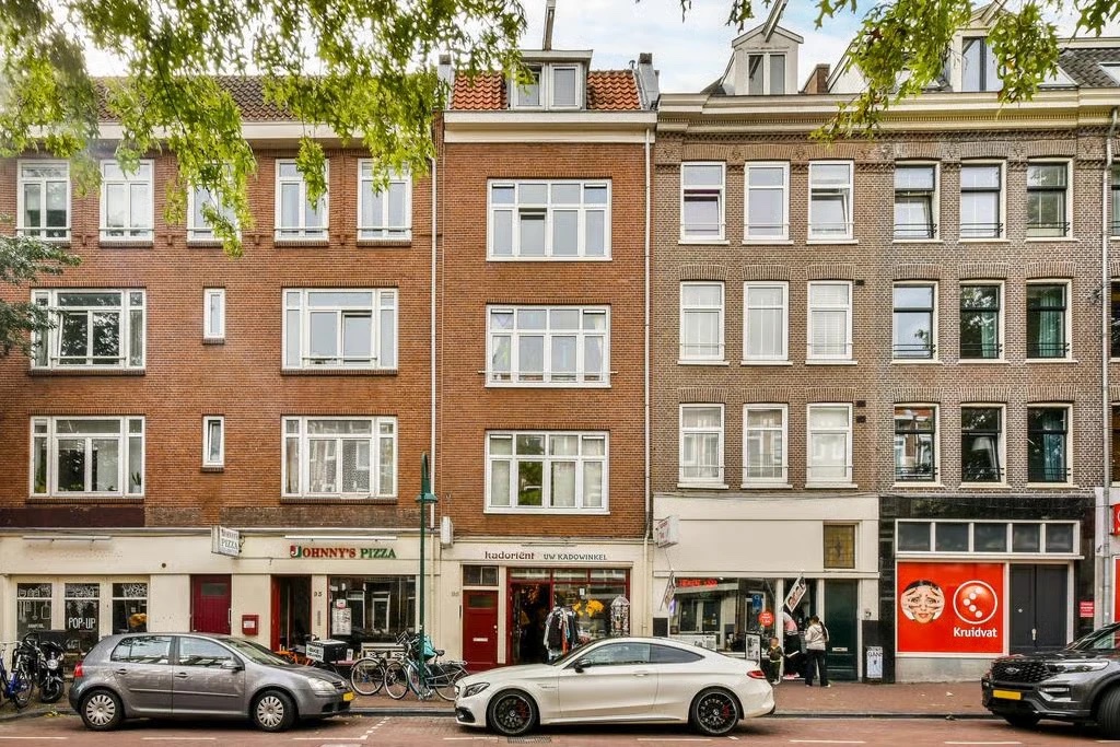 Gevel aan de Spaarndammerstraat in Amsterdam